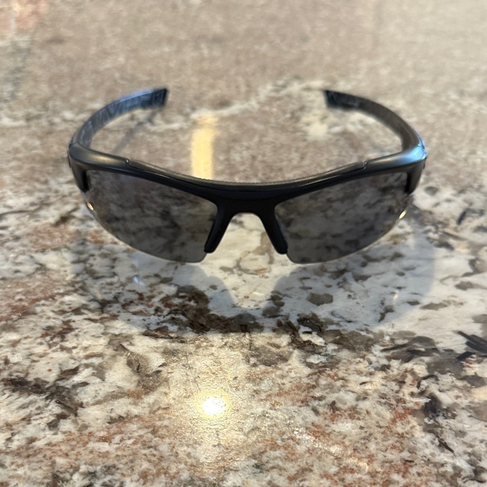 Under Armour Nitro L  Black Sports Sunglasses Youth with case